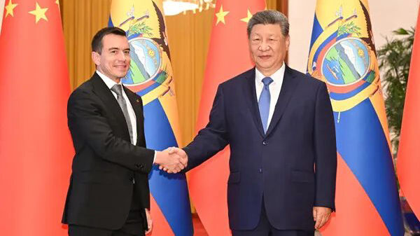 习近平同厄瓜多尔总统诺沃亚会谈